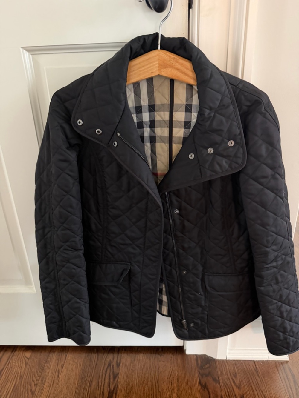 Burberry Black Quilted Puffer Jacket with Signature Nova Check Lining - Sz S